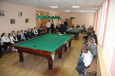 Рязанская СОШ №16 пригласила школьников России сыграть в бильярд